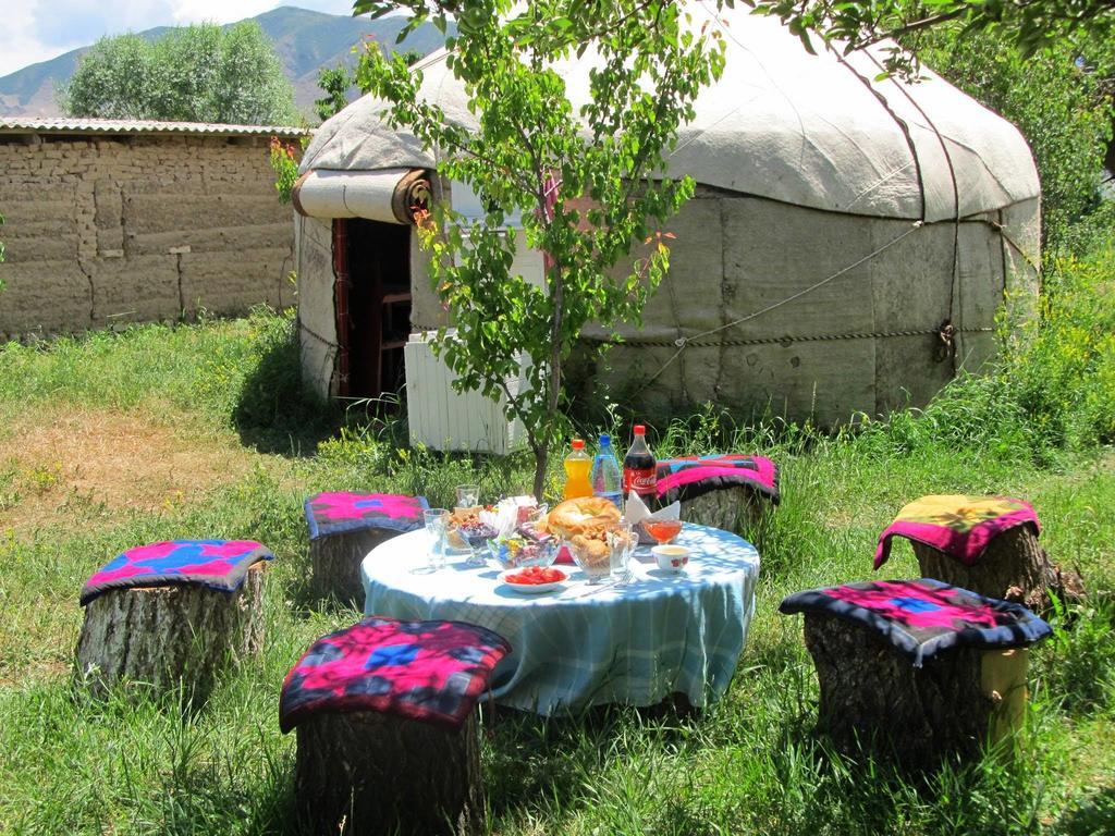 Guesthouse Gulmira Bokonbayevo Buitenkant foto